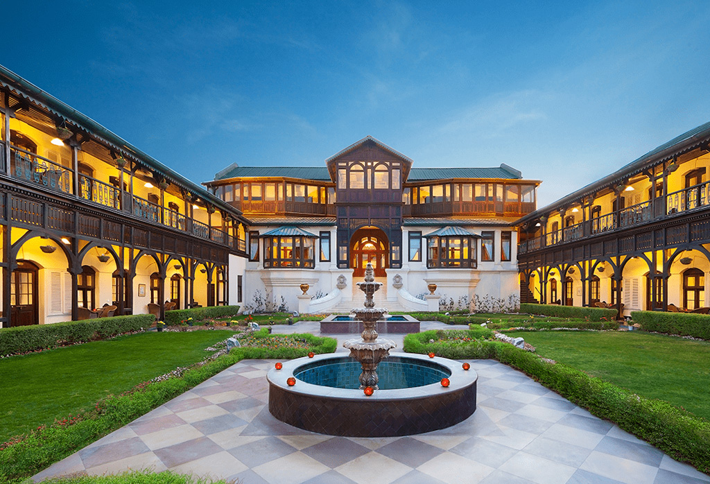 The Savoy - Stately Manor Hotel